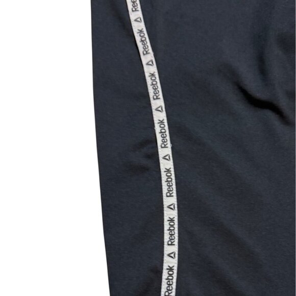 Reebok Black Capri Leggings Size M Moisture Wicking Yoga Pants Identity Tape - Picture 14 of 15